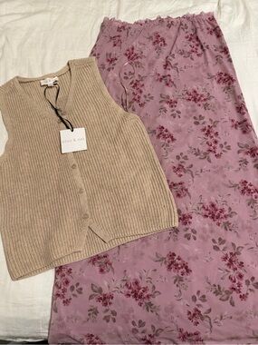 Olive & Oak Beige Ribbed Knit Button-Front Vest